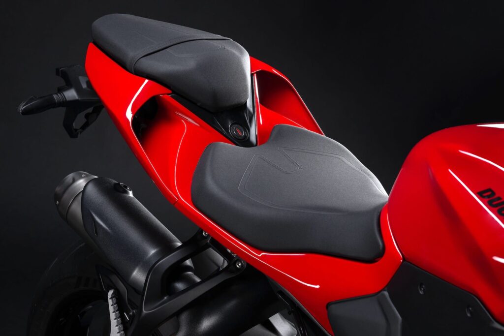 ducati-panigale-v2-2025-04-672cd82ab4a13
